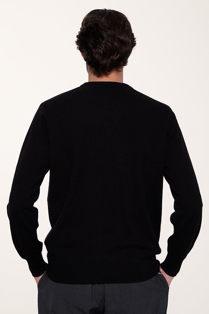 Foto dettaglio maglione girocollo in puro cashmere colore nero da uomo.