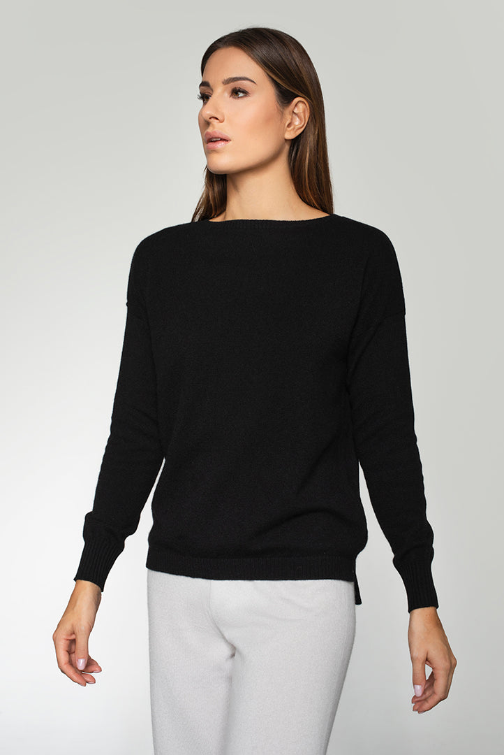 Maglia con scollo a barca in cashmere da donna.