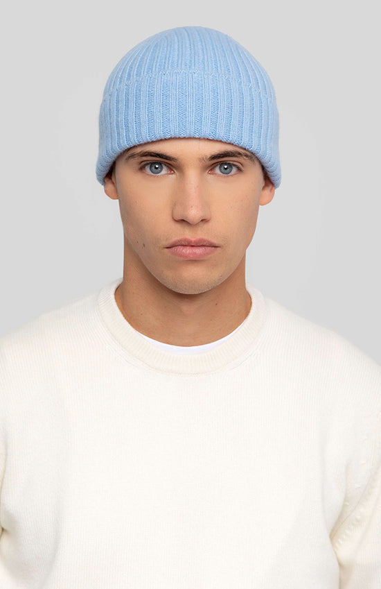 Cappello a coste da uomo 100% cashmere colore azzurro.