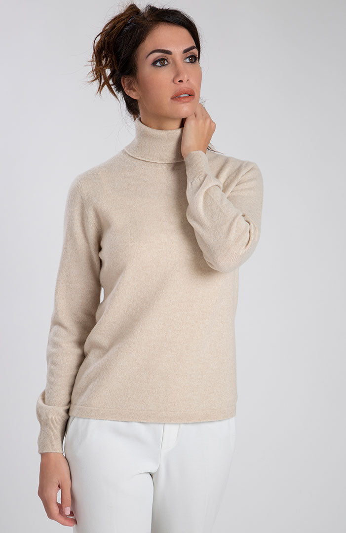 Dolcevita 100% cashmere color avorio, davanti.