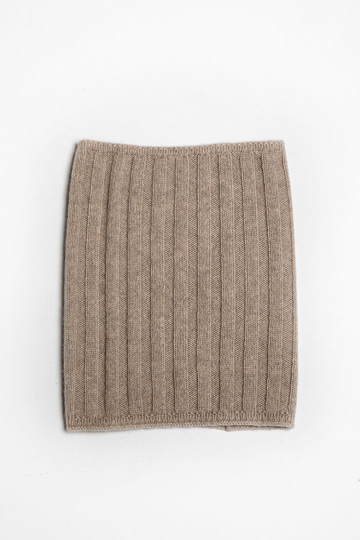 Scaldacollo a coste in puro cashmere colore beige made in Italy.