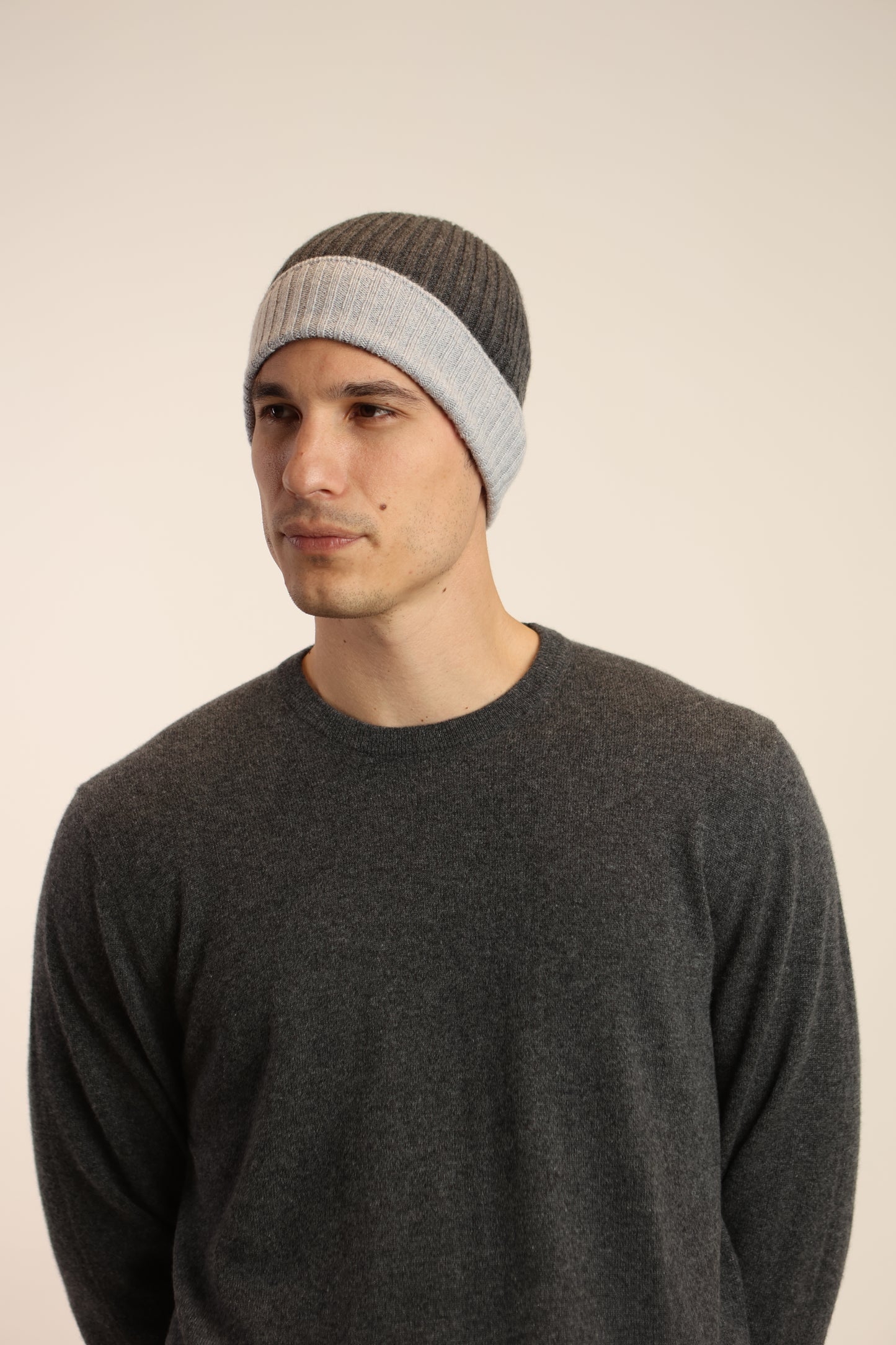 Cappello a coste bicolore in puro cashmere - Altex Cashmere