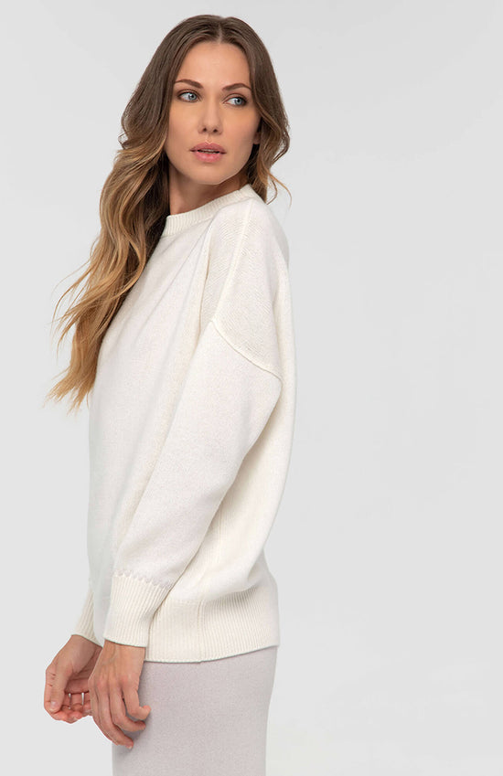 Dettaglio laterale maglione over 100% cashmere.