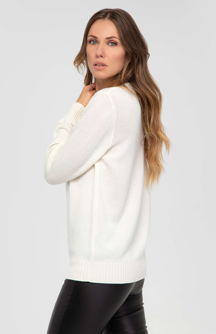Dettaglio laterale maglione da donna in cashmere doppio filo.