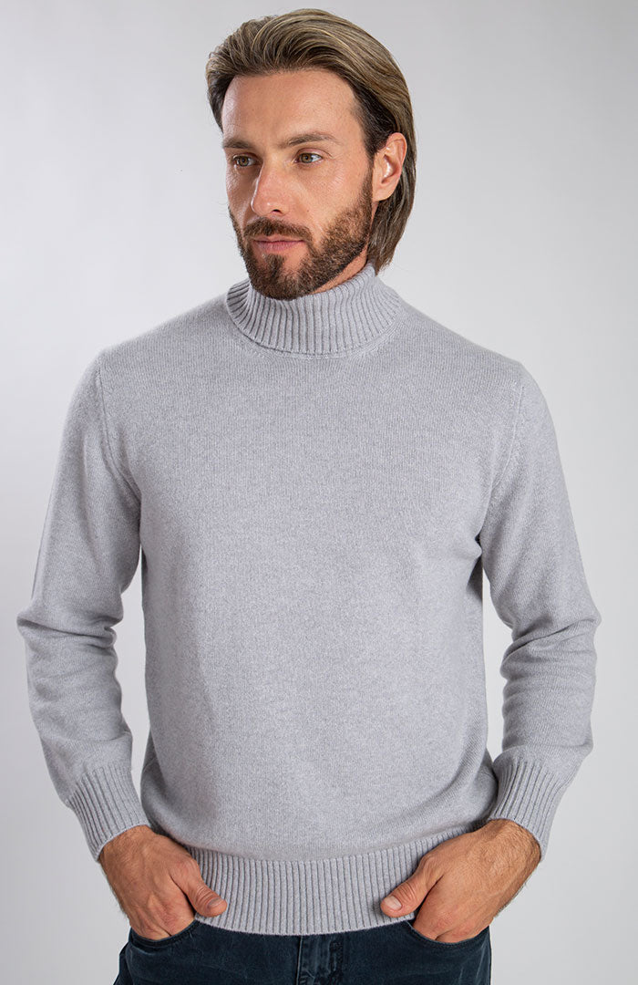 Maglione collo alto doppio filo 100% cashmere, color grigio chiaro mélange, davanti.