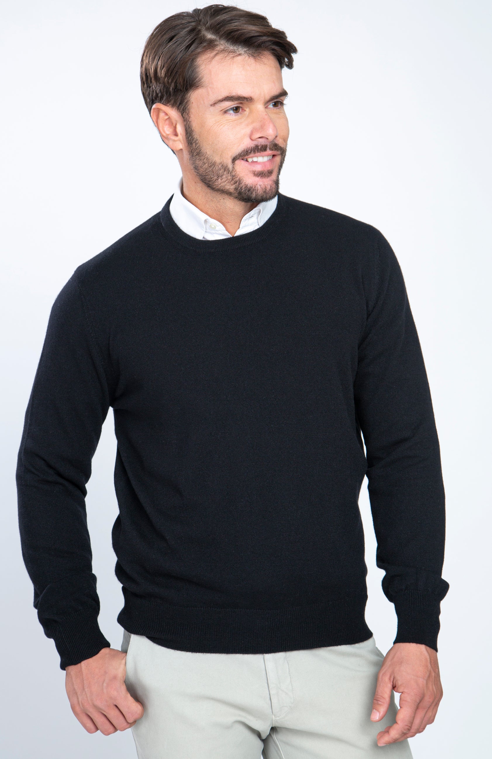 Girocollo 1 filo 100% cashmere color nero, davanti.