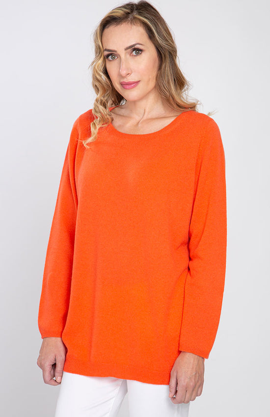 Maglione girocollo ampio da donna arancione 100% cashmere.